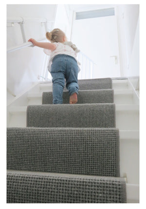 So praktisch! Das Kindertreppengeländer, um Ihrem Kind beizubringen, wie man sicher Treppen steigt. Mippaa #lieks_home