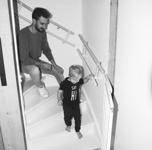 Es ist gefährlich, sein Kleinkind selbst die Treppe hochzuklettern? Nicht mehr dank Mippaa. #papa.zijn